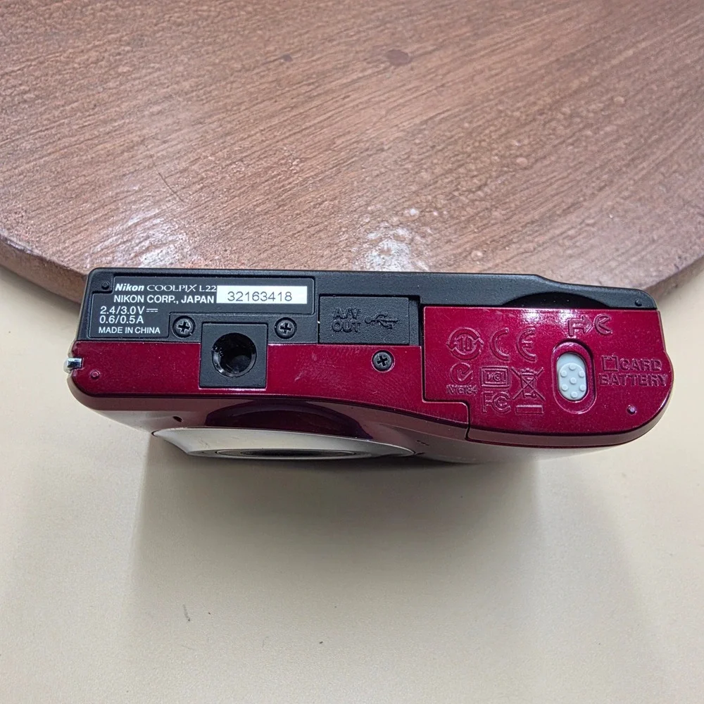 Nikon Coolpix L22 Digital Camera Red 12.0MP 3.6x Optical Zoom Compact Vtg Y2K